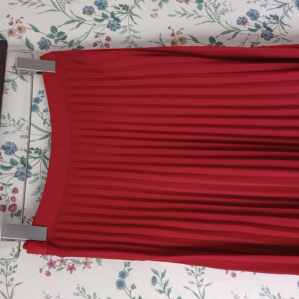 H&M Long Red Pleated Maxi Skirt - Picture 3 of 11